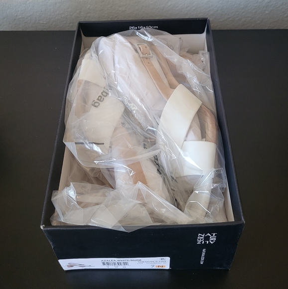 New In Original Box Naturalizer white and nude sandals Size 7 - Picture 5 of 9